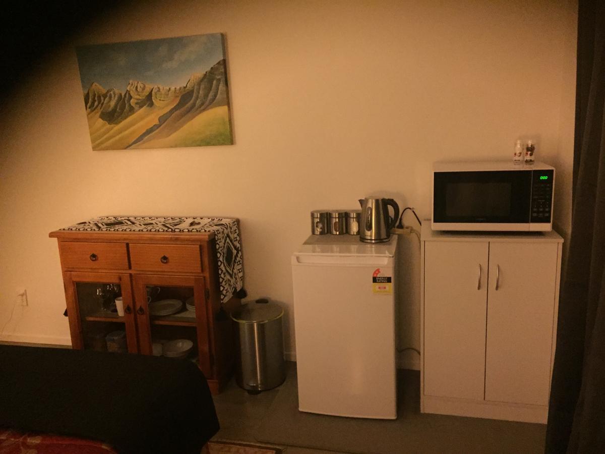 Accommodation In Frimley Хейстингс Экстерьер фото